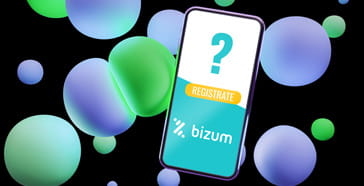 Teléfono móvil con la página de registro de Bizum en pantalla.
