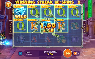 El gato ladrón a la hora de activar la función Pirateo de grandes ganancias en la slot Claws vs. Paws.