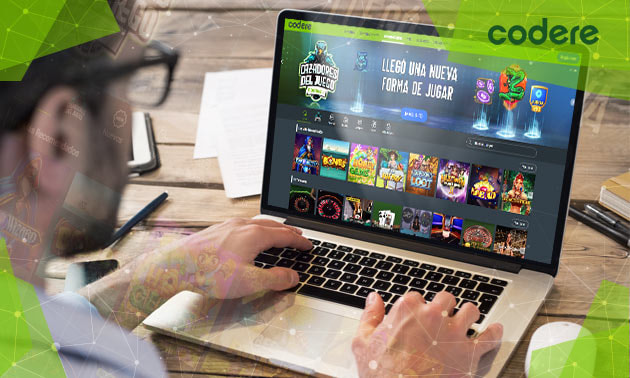 Una persona jugando en el casino online Codere