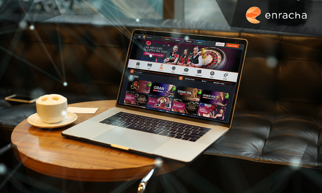 Una persona jugando en el casino online Enracha