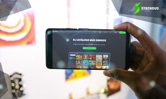 Casino online Strendus en un celular de un jugador.