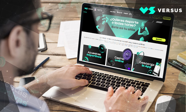 Una persona jugando en el casino online Versus.
