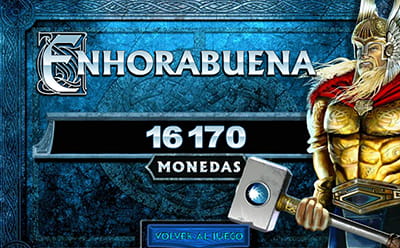 El dios Thor con su martillo dando un premio grande en la bonificación con su nombre en la slot Thunderstruck II