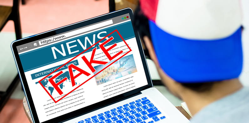 Trumps llama a los sondeos con resultados negativos "noticias falsas".