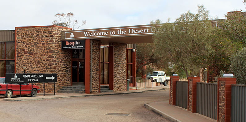 La entrada del casino Desert Cave