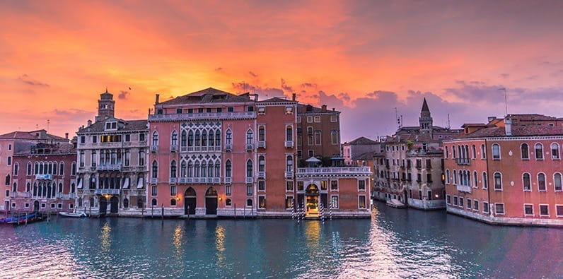 Vista panorámica de Casino de Venecia al atardecer