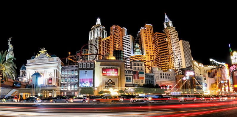 Una vista panorámica del Strip de Las Vegas de noche
