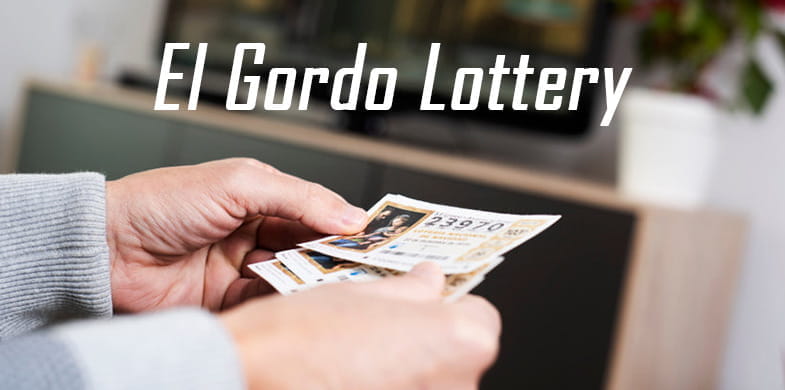 Un hombre comprando billetes de lotería El-Gordo en España