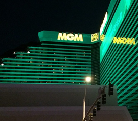 Vista lejana del edificio del MGM Grand Las Vegas Hotel